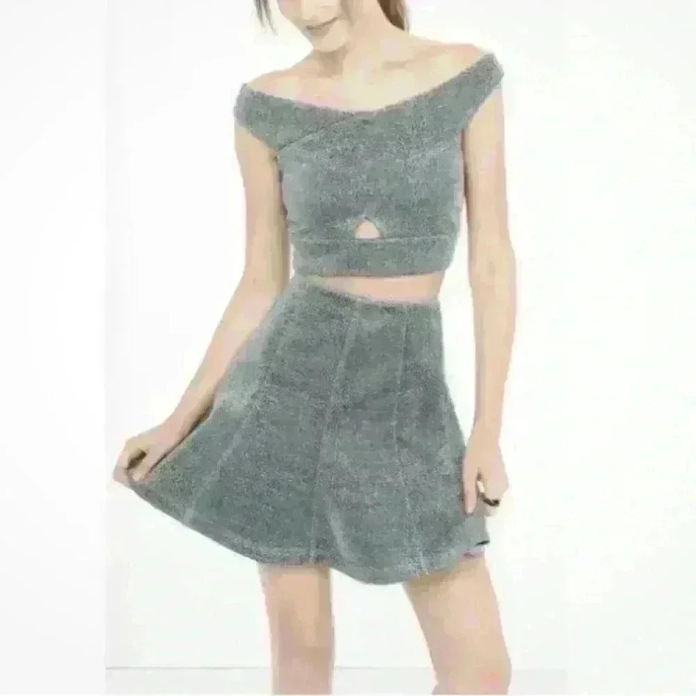 NWT Express Silver Metallic Criss Cross Cut-Out
Crop Тор S and Matching skirt 2 - Picture 10 of 11